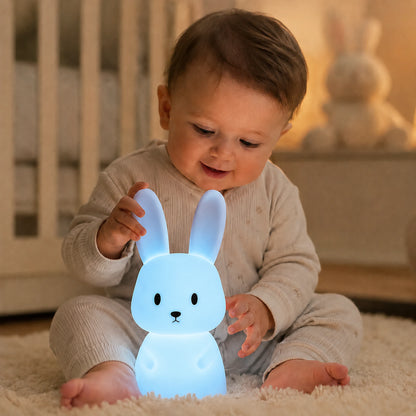 veilleuse lapin bébé joue